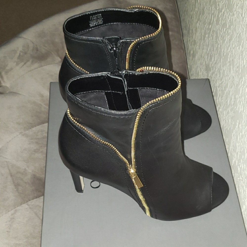 Vince Camuto Black and Gold heels